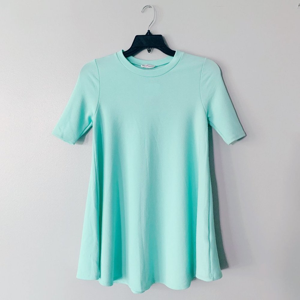 NWT Dainty Hooligan Short Sleeve Shift Mini Dress